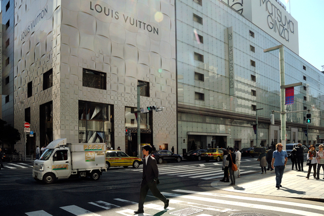 Louis Vuitton Store Ginza Street, Tokyo, Japan Editorial Image - Image of  modern, clothes: 187583315