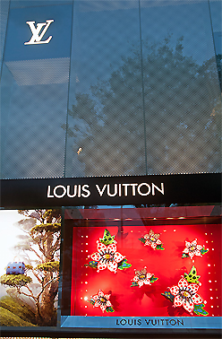 Japan Photo  Louis Vuitton Nagoya - Aoki Jun
