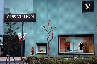 LOUIS VUITTON NAGOYA – WORKS  Jun Aoki & Associates / 青木淳建築計画事務所